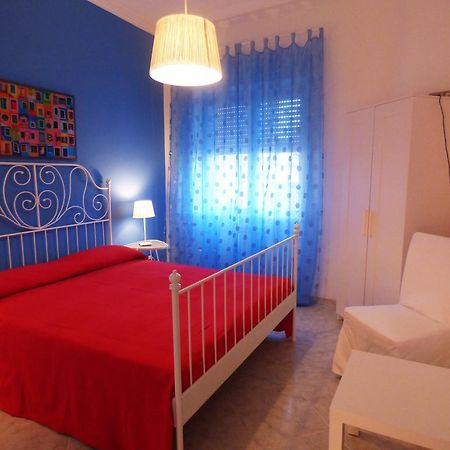 Bed and Breakfast La Darsena Di Фьюмичино Экстерьер фото