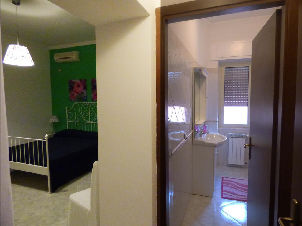 Bed and Breakfast La Darsena Di Фьюмичино Номер фото
